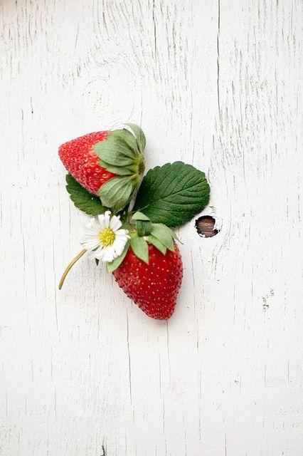 Sun-Kissed Berry Harvest: Pure Orchard Essence